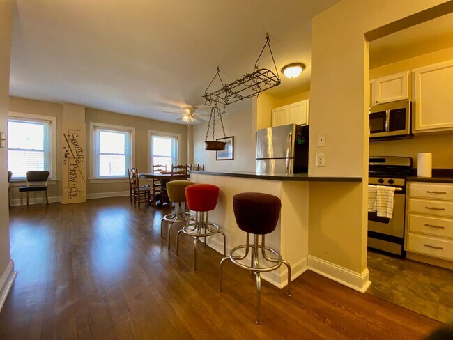 Foto del edificio - One Bedroom - All Utilities Included - Pon...