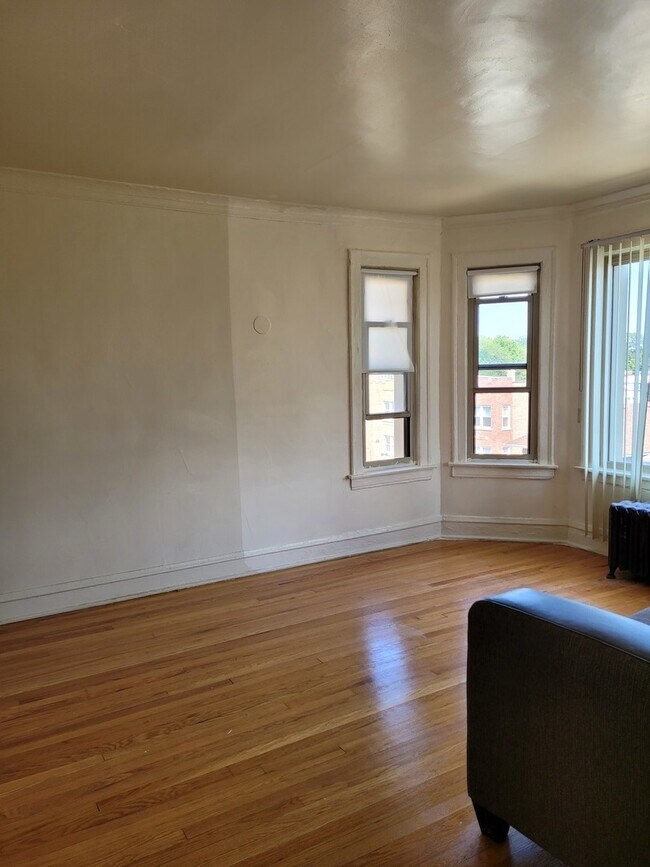 7732 S Jeffery Blvd Unit 3E, Chicago, IL 60649 Condo for Rent in