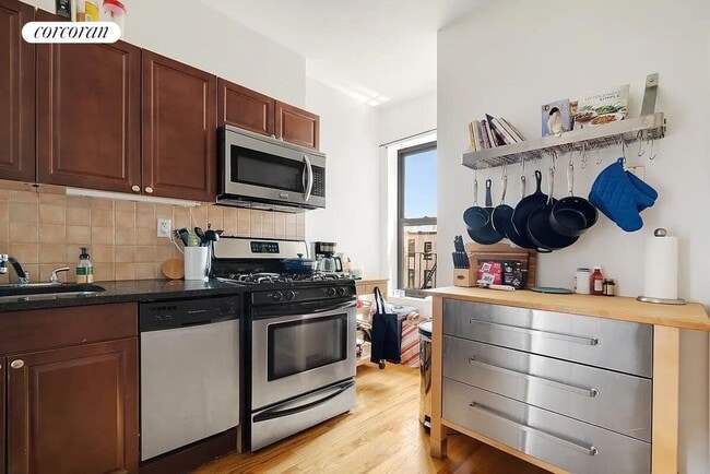 Building Photo - 244 President St