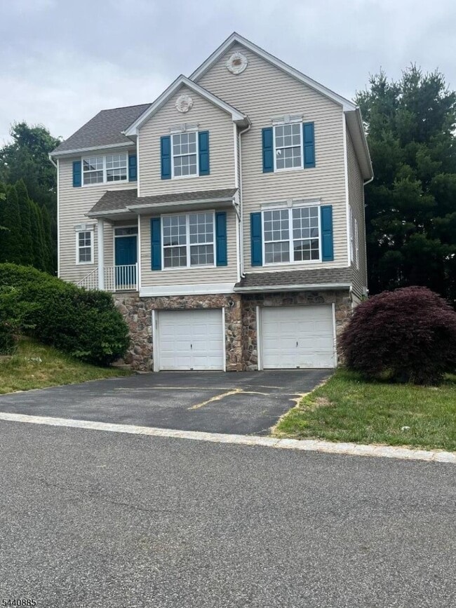 Building Photo - 246 Winding Hill Dr