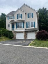 Building Photo - 246 Winding Hill Dr