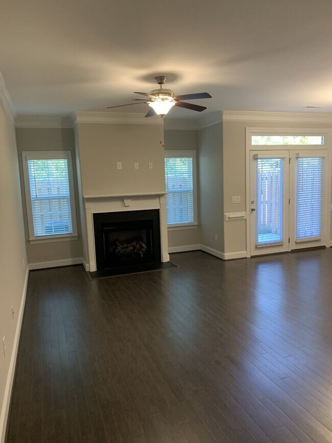 Foto del edificio - Walkertown- 3 bedroom, 2.5  bath town home