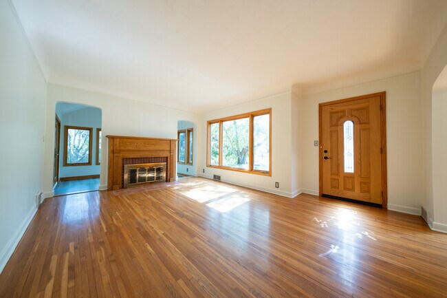Foto del edificio - 14510 Gleason Lake Dr