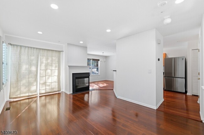 Foto del edificio - 402 Dalton Ct