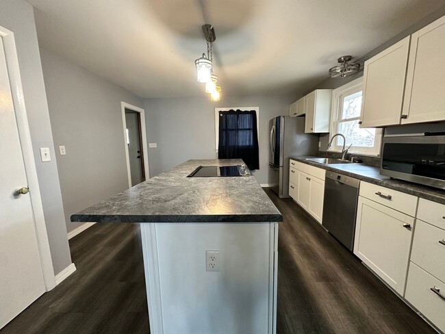 Building Photo - Two Bedroom House in Battle Creek