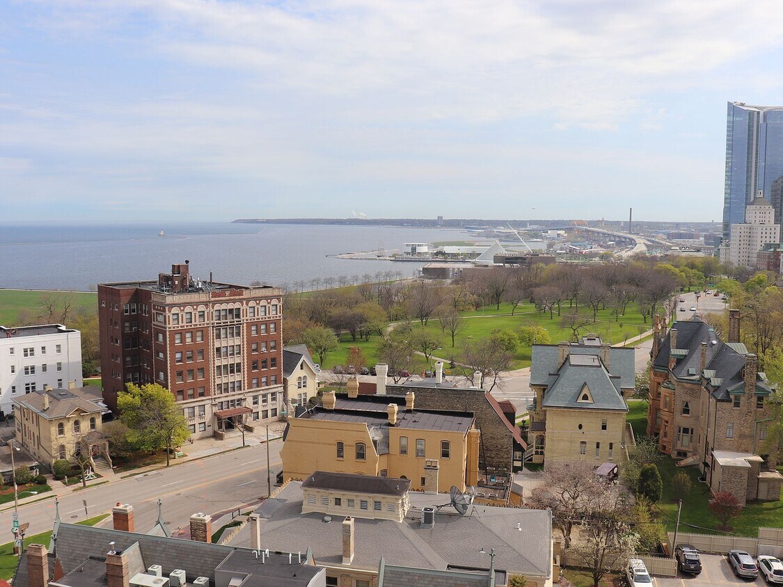 1313 N Franklin Pl, Milwaukee, WI 53202 Condo for Rent in Milwaukee