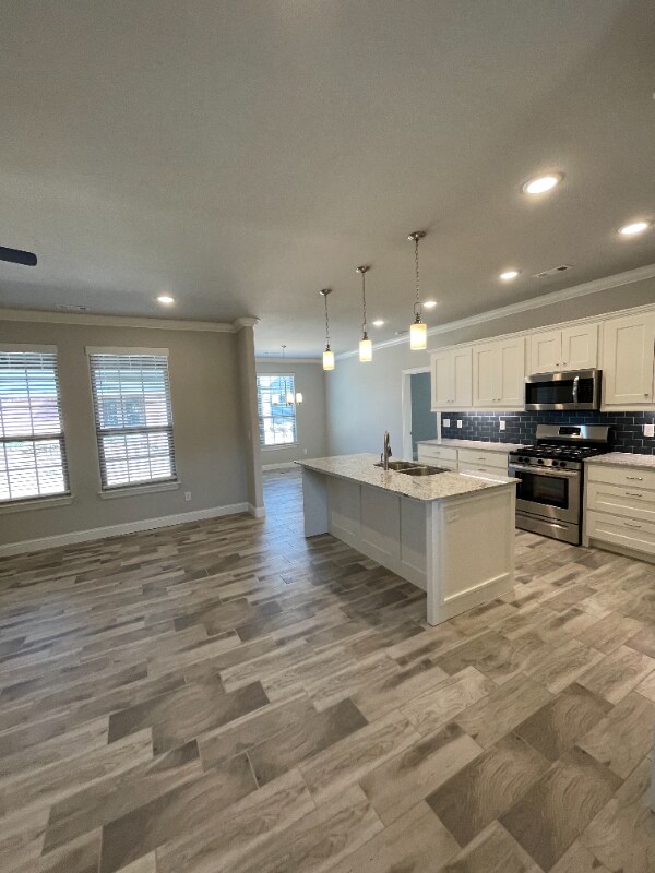 Building Photo - 421 Linda Ln