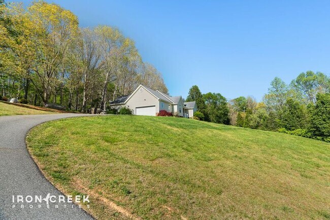 Foto del edificio - 49 Azalea Dr