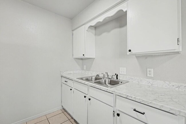 Building Photo - 1241-1247-1247 W Sunset Dr