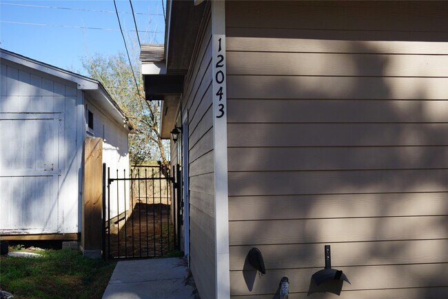 Foto del edificio - 12043 Nelwood St