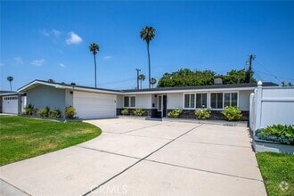 Building Photo - 1704 Labrador Dr