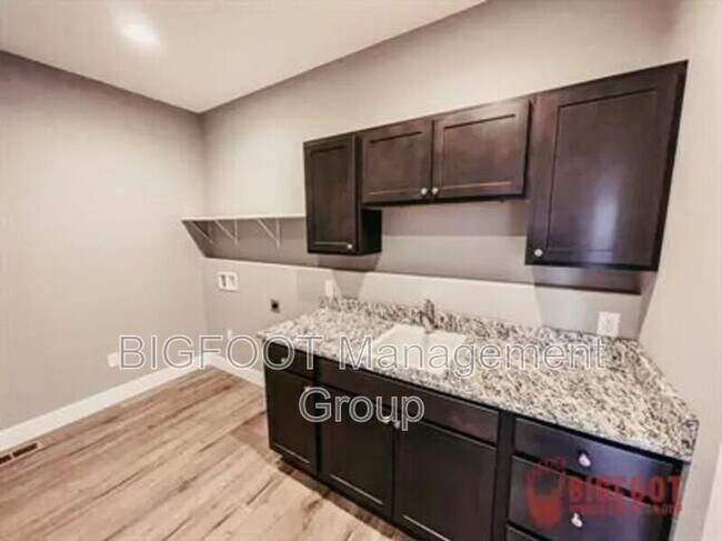 Building Photo - 3997 Lucas Ct