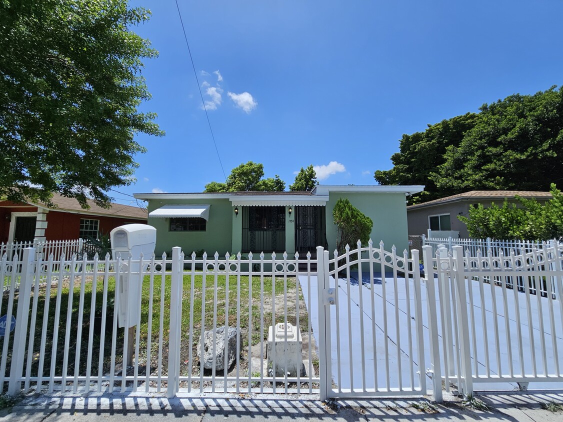 Foto principal - 1754 NW 56th St