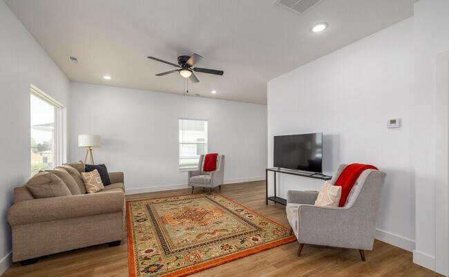 Foto del edificio - 922 N Blake Ave
