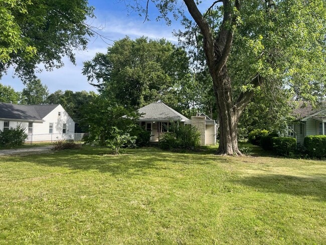 Building Photo - 3 Bedroom Home in Champaign!