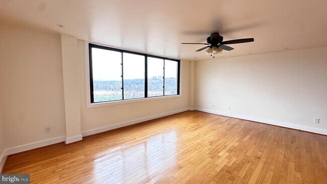 Foto del edificio - 4600 Duke St