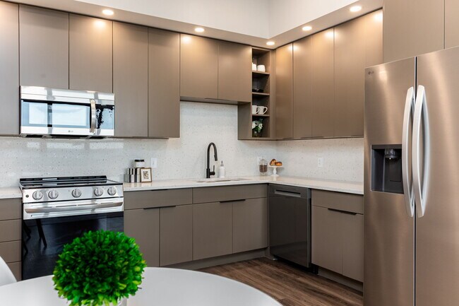Foto del edificio - Liberty Tower Residences