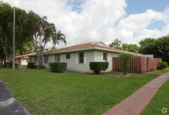 Foto del edificio - Town Square Villas