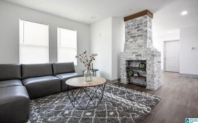 Foto del edificio - 4902 3rd Ave S
