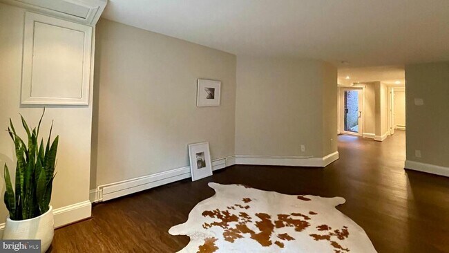 Foto del edificio - 1821 Swann St NW
