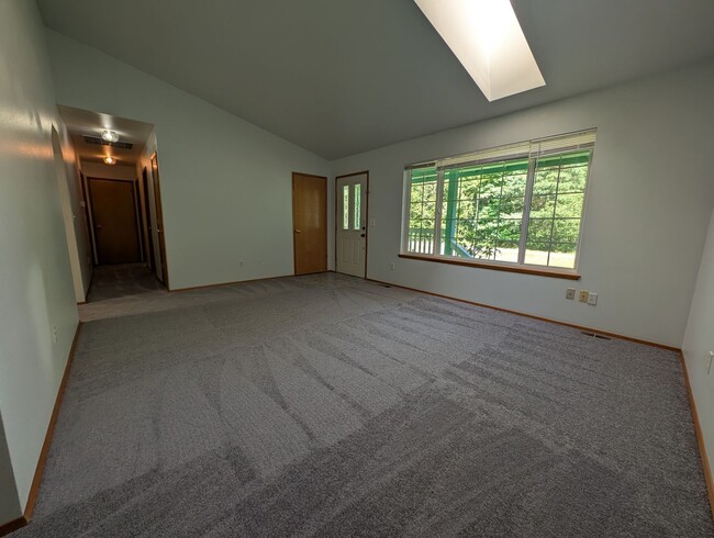 Building Photo - MUST SEE!! Spacious 2 Bedroom Duplex Close...