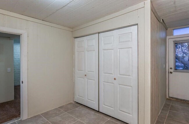 Foto del edificio - Eclectic 3 Bedroom 1 Bathroom with 2 Offices/Hobby Room