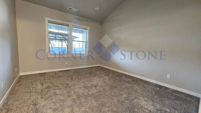 Building Photo - Beautiful Home in Gated Community!