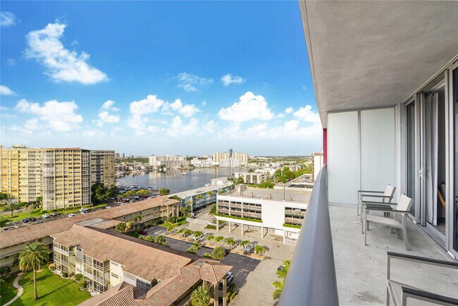 Foto del edificio - 2602 E Hallandale Beach Blvd
