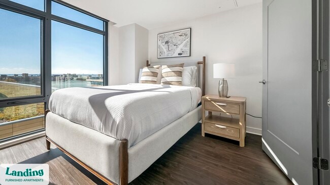 Building Photo - 350 Maple Dr SW