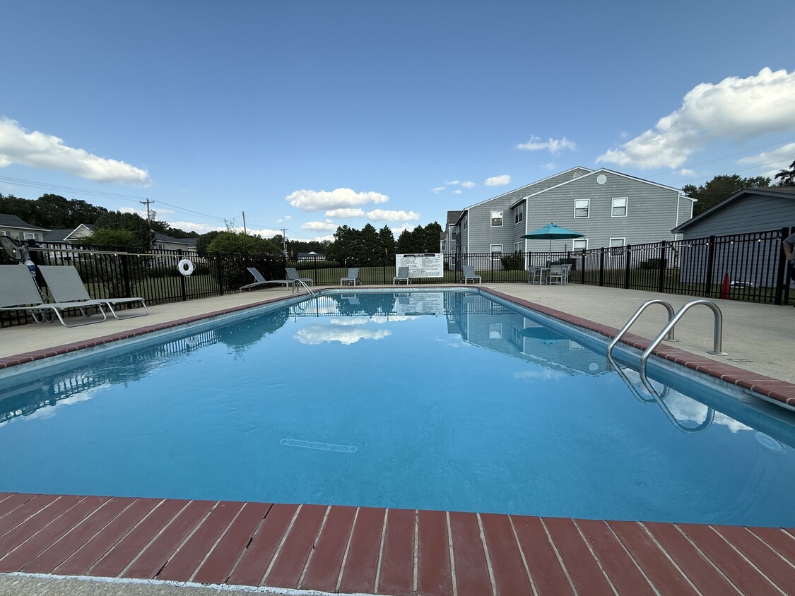 Primary Photo - Courtney Square