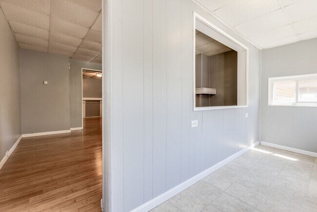 Building Photo - Available NOW  - BEAUTIFUL UPDATED 3+ Bedroom Home w/ Modern Finishes in the Slopes!