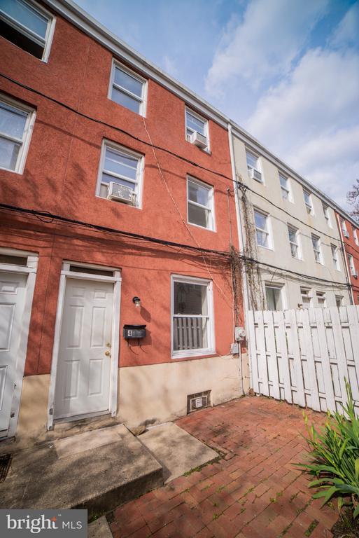 Building Photo - 1305 N Lawrence St