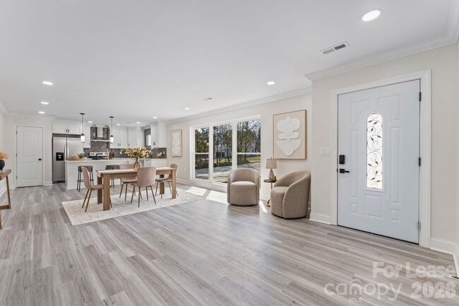 Building Photo - 612 Westway Dr