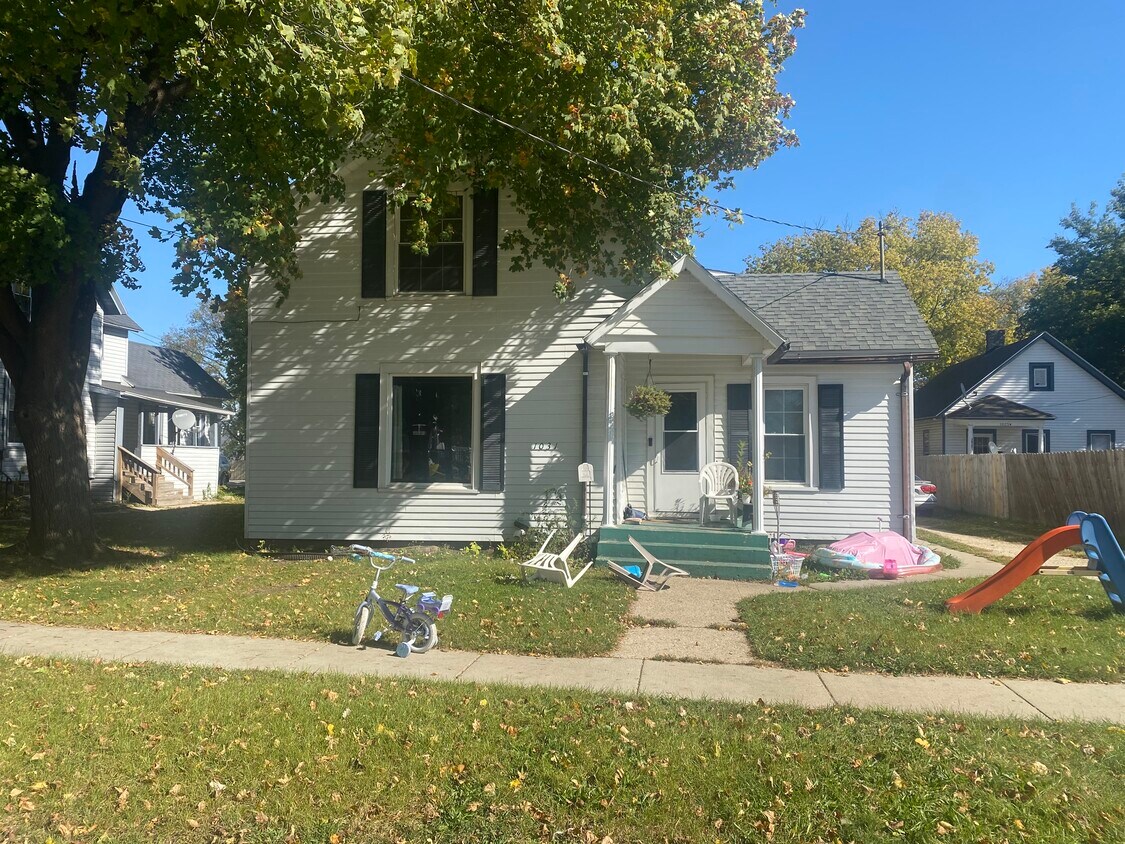 1031 Bluff St, Beloit, WI 53511 House Rental in Beloit, WI