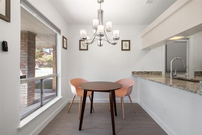 Foto del edificio - 10111 Golden Meadow Dr