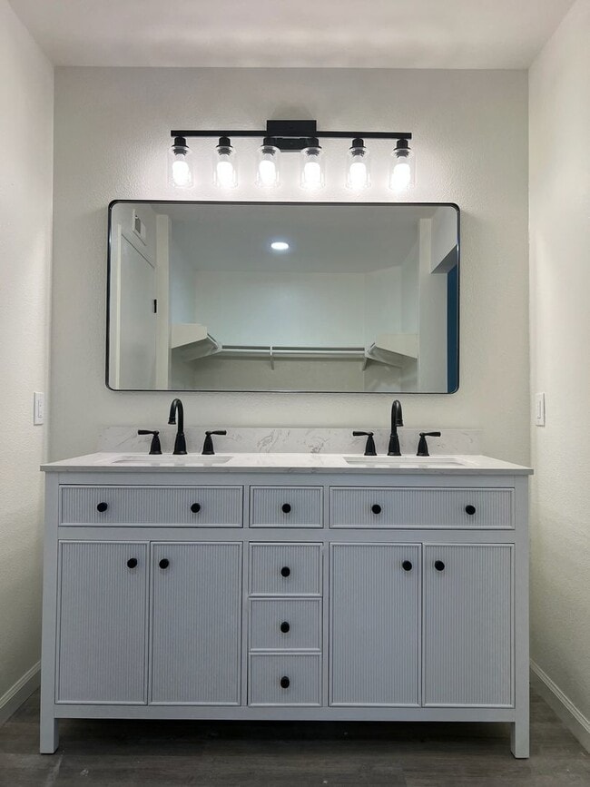 Building Photo - Wow! Single Story, 2 Bedroom, 2 Bath, with Community Beach!