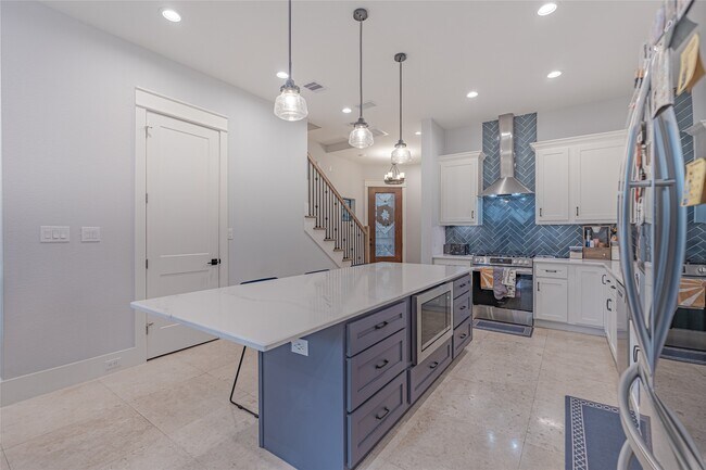 Building Photo - 406 Fenn St