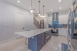 Building Photo - 406 Fenn St