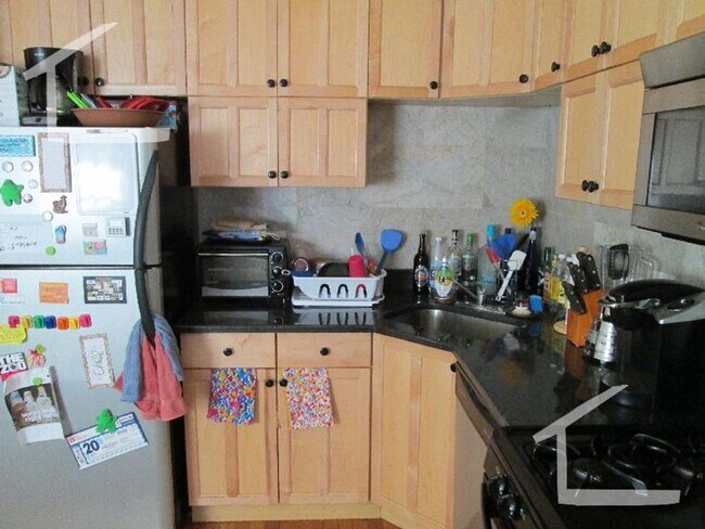 Building Photo - Large, sunny, updated 4 bed near Washington Square in Brookline!