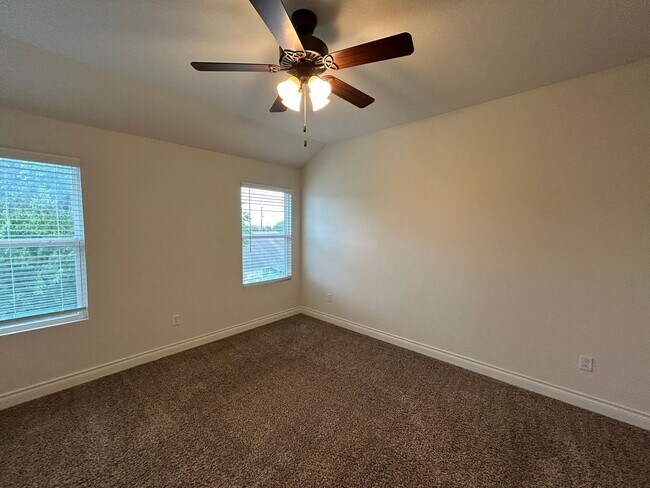 Foto del edificio - 1 MONTH FREE RENT / Close to HWY for Commu...