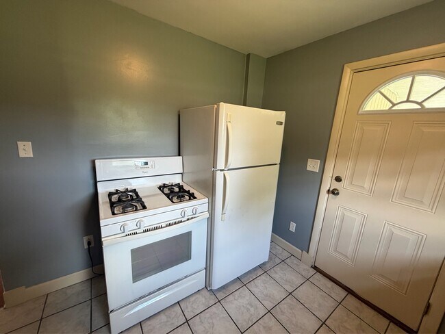 Foto del edificio - 3423 Ellwood Rd