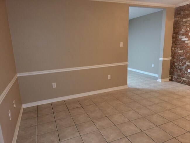 Building Photo - North Islandview 108