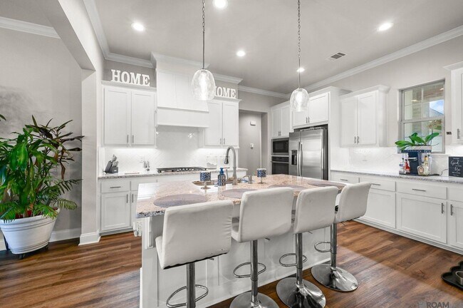 Foto del edificio - 5207 White River Rd