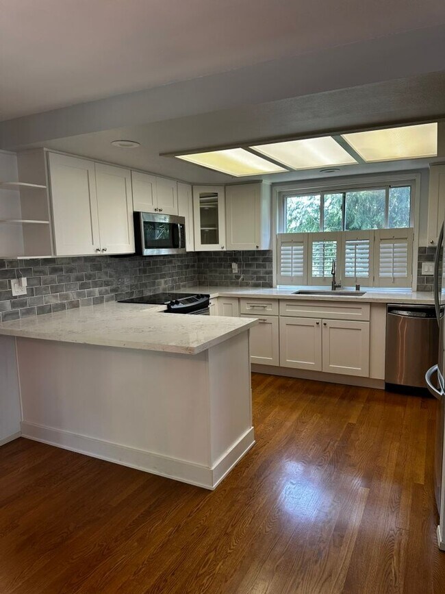 Building Photo - 3Bd/2.5Ba Sammamish House