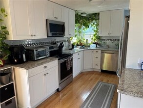 Building Photo - 3 Viking Dr