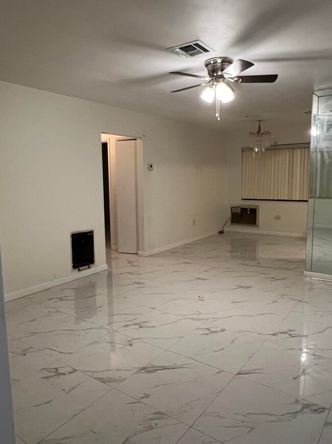 Building Photo - 911 S B St