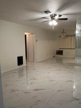 Building Photo - 911 S B St