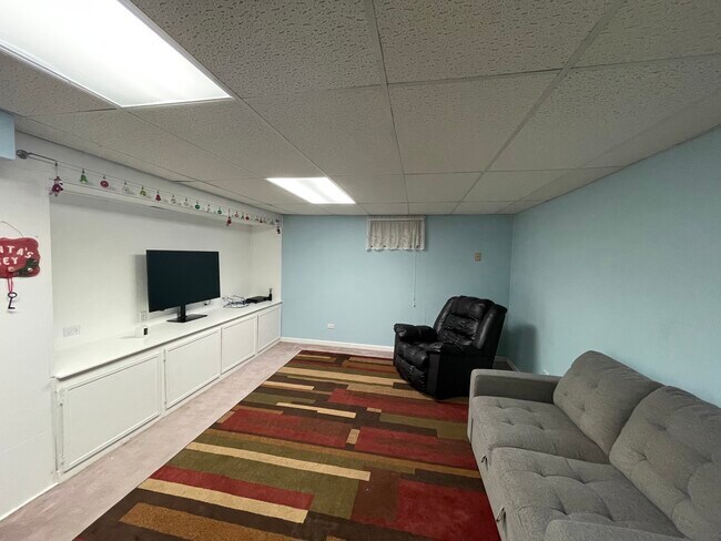 Building Photo - 200 Laurie Cir