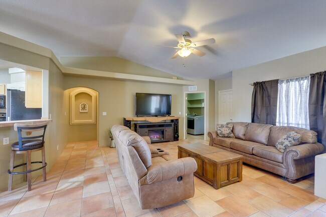 Foto del edificio - 2598 Rainbow Ave N