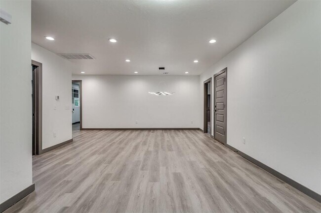Foto del edificio - 1139 NE Grand Blvd